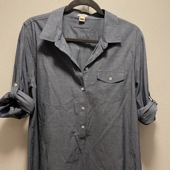 J. Crew Tops - JCrew blue chambray shirt. In perfect condition!! 🤩